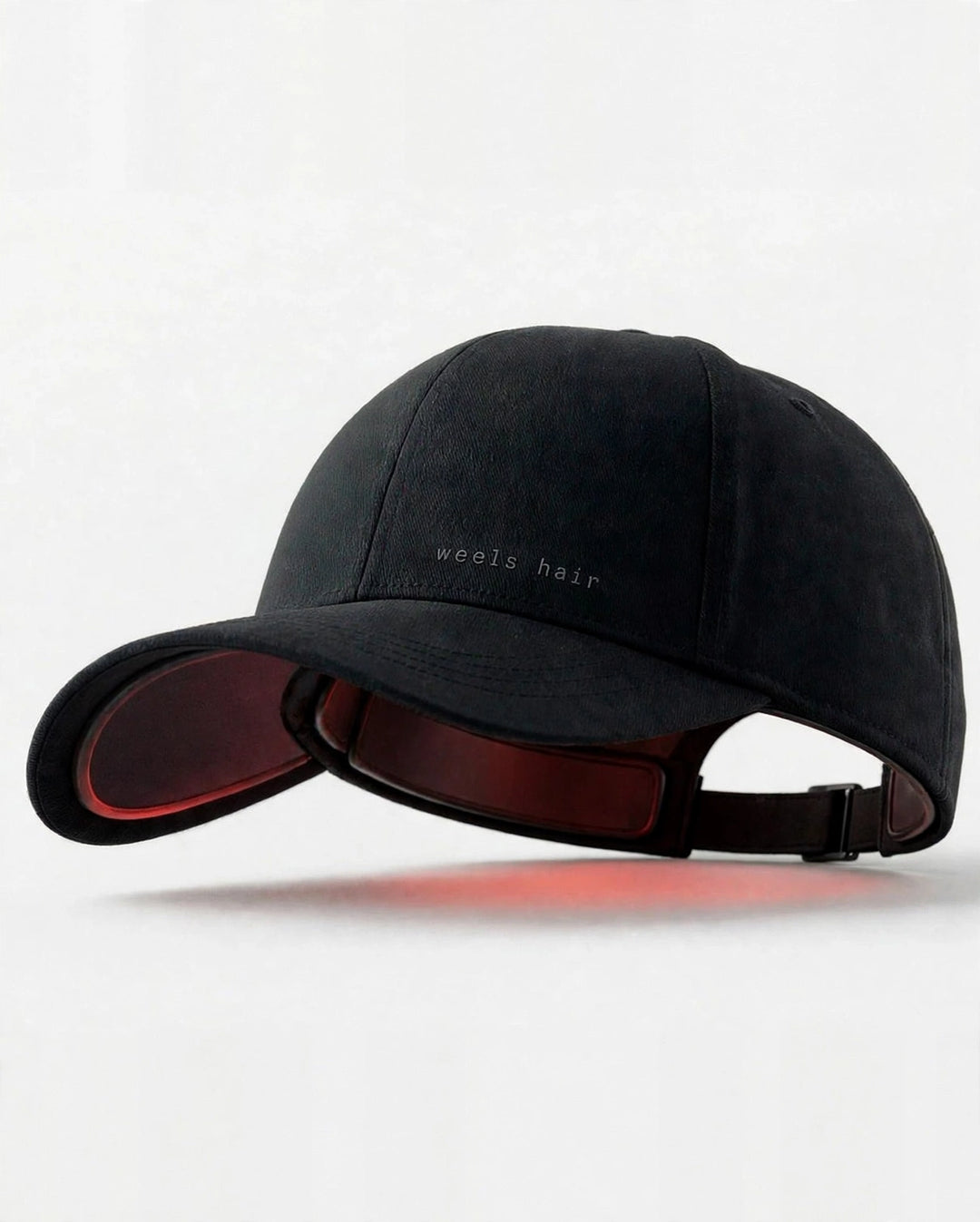 Gorra LED de regeneración capilar Weels Hair negra con luz roja encendida en su interior